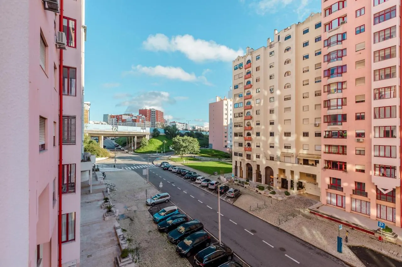Elegant 3 Bedroom Apt - City Centre - Garage - Metro Lisboa Portugal