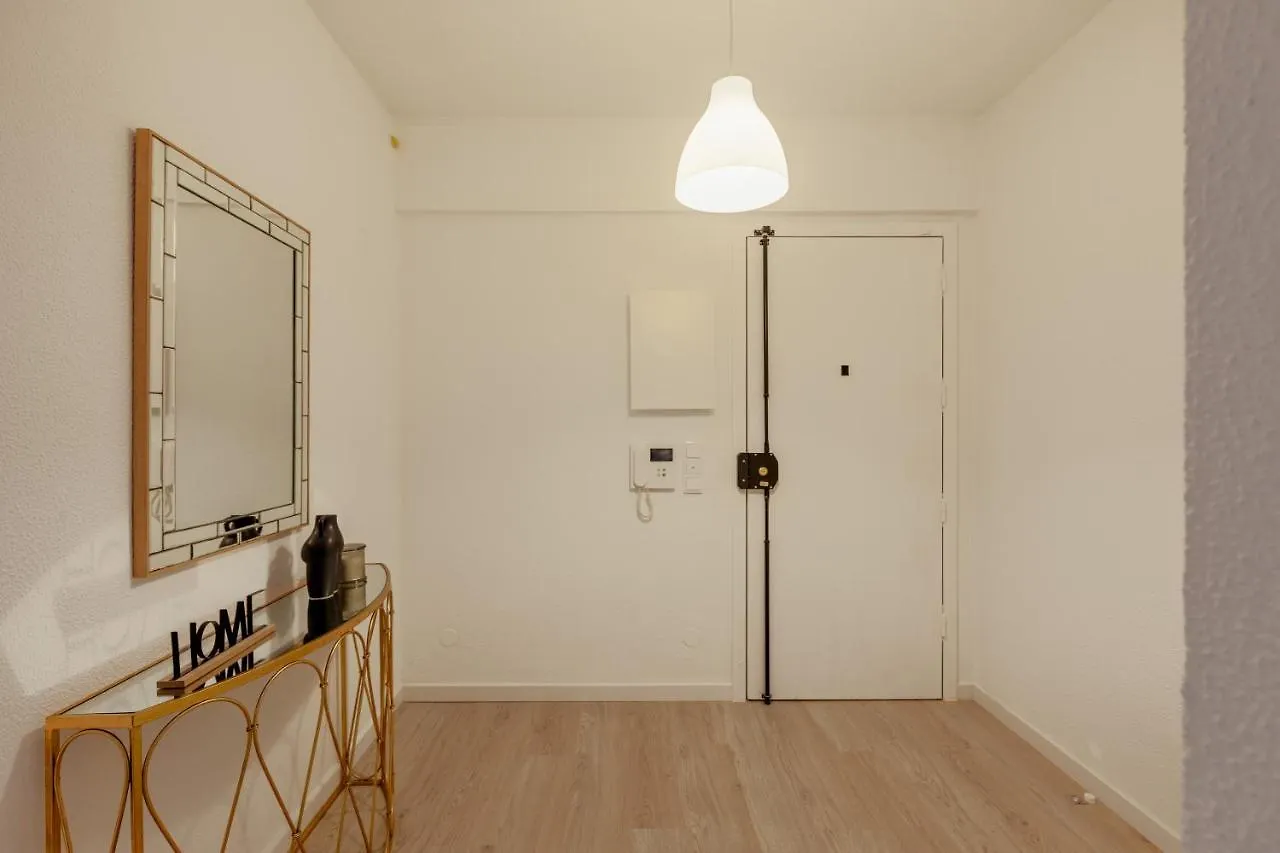 Elegant 3 Bedroom Apt - City Centre - Garage - Metro Lisboa Portugal
