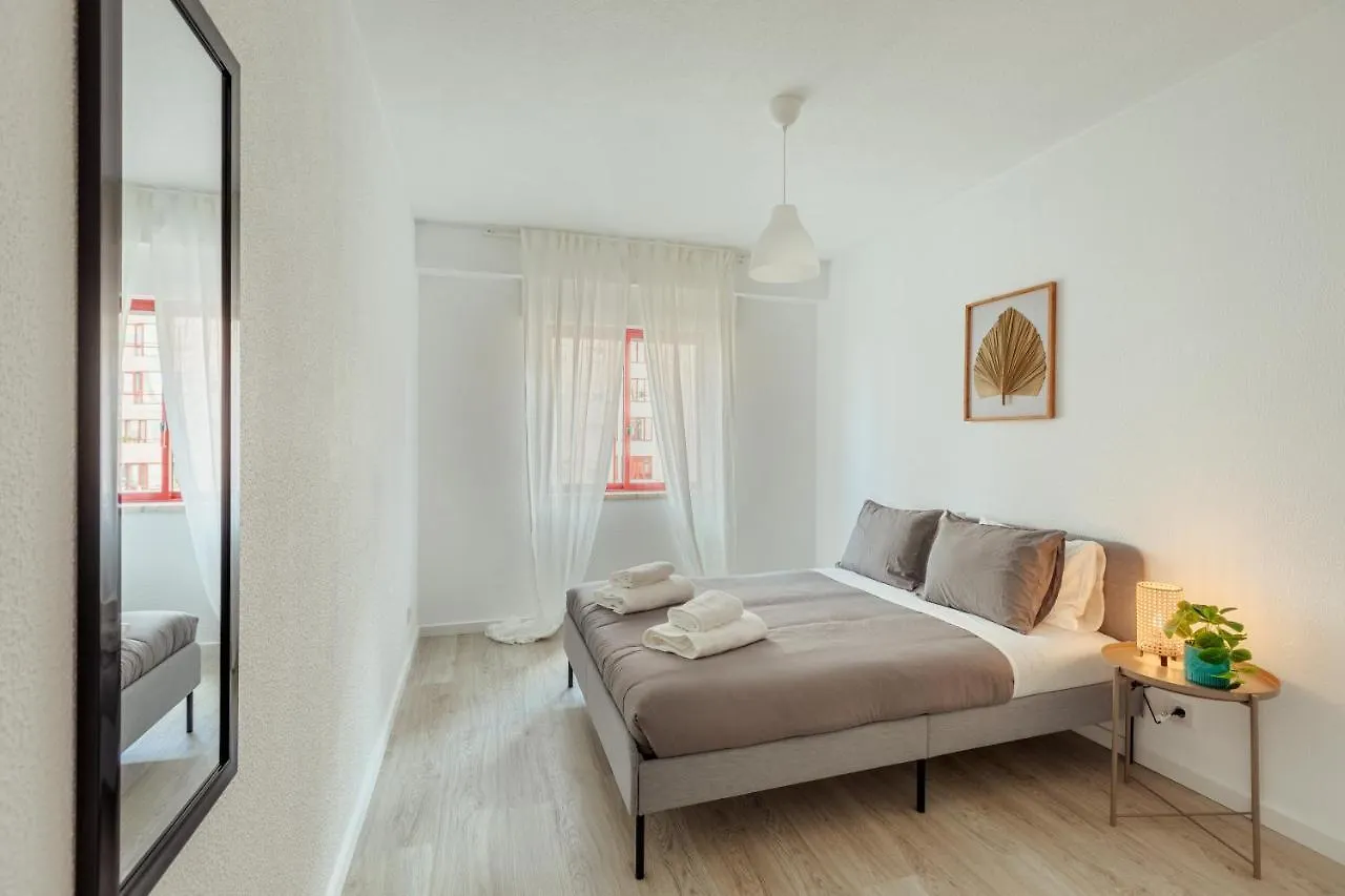 Elegant 3 Bedroom Apt - City Centre - Garage - Metro Lisboa Lejlighed