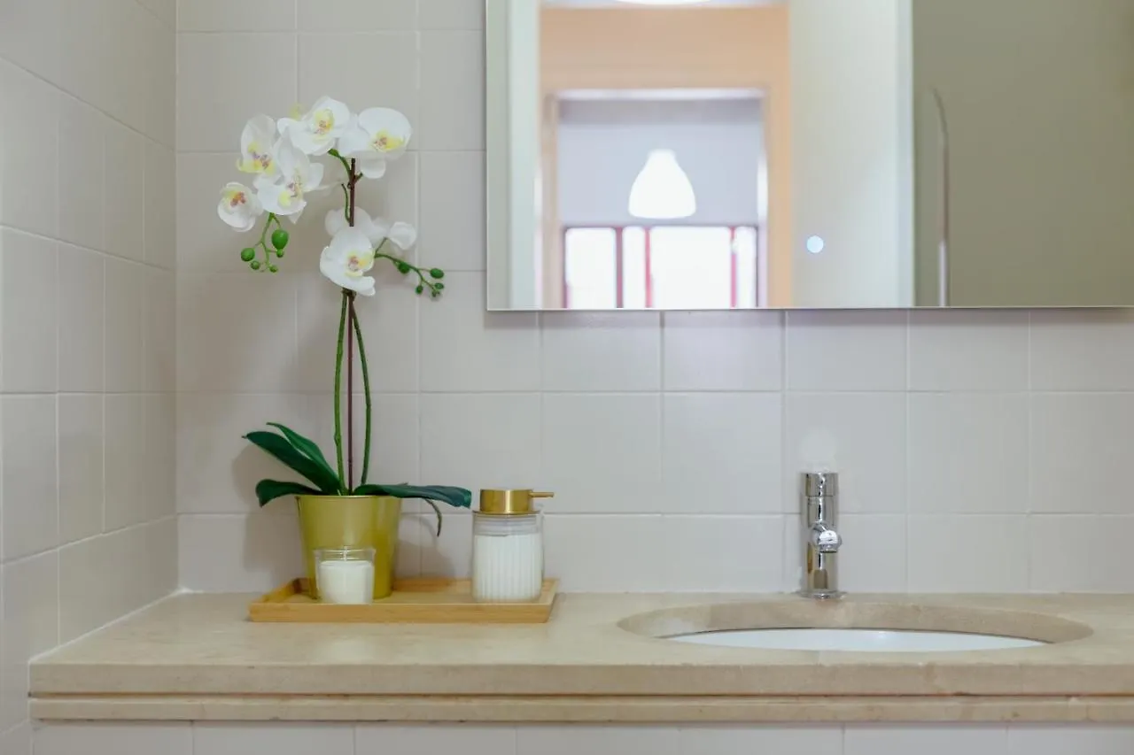 Elegant 3 Bedroom Apt - City Centre - Garage - Metro Lisboa