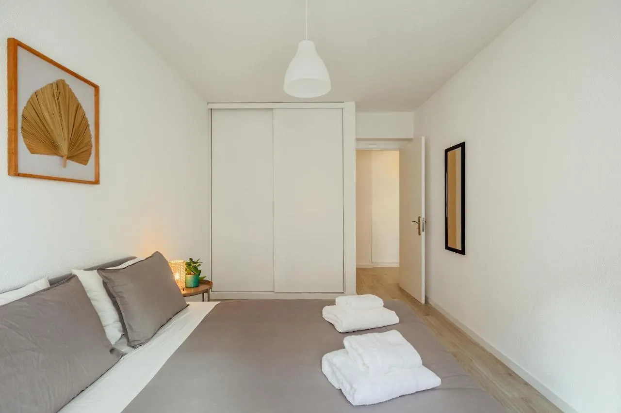 Elegant 3 Bedroom Apt - City Centre - Garage - Metro Lisboa Portugal