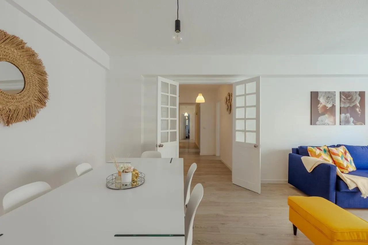 Elegant 3 Bedroom Apt - City Centre - Garage - Metro Lisboa Lejlighed