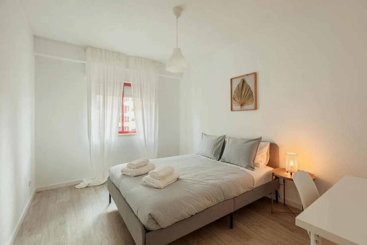 Elegant 3 Bedroom Apt - City Centre - Garage - Metro Lisboa 0*,