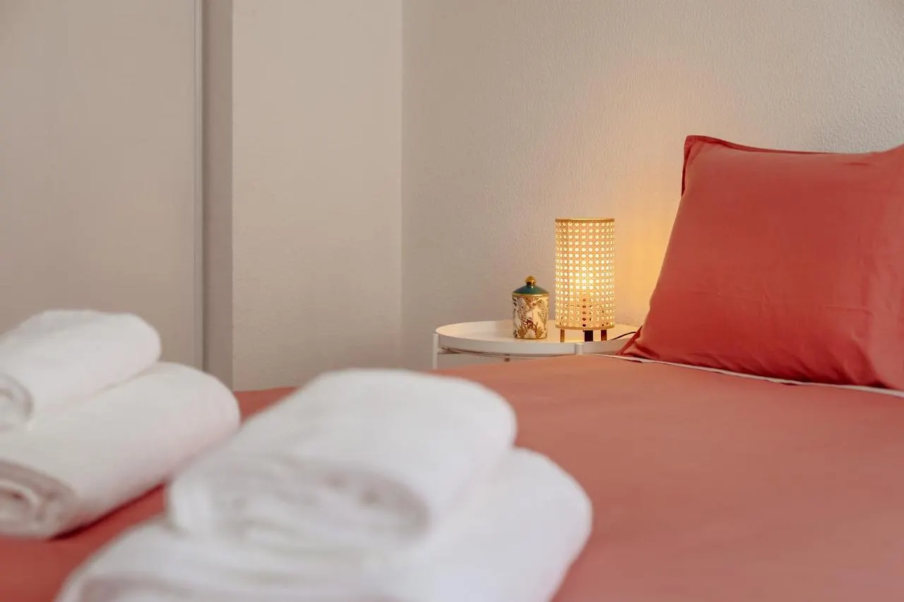Elegant 3 Bedroom Apt - City Centre - Garage - Metro Lisboa Lejlighed