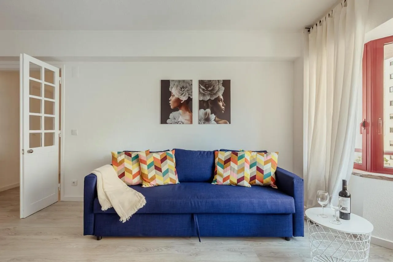 Elegant 3 Bedroom Apt - City Centre - Garage - Metro Lisboa Lejlighed