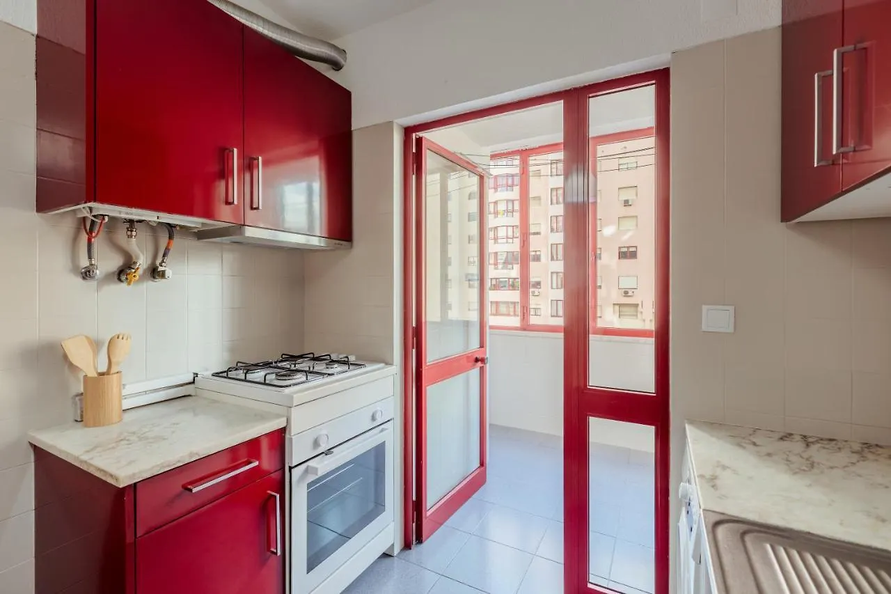 Elegant 3 Bedroom Apt - City Centre - Garage - Metro Lisboa