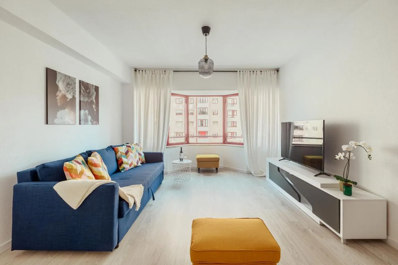 Elegant 3 Bedroom Apt - City Centre - Garage - Metro Lisboa