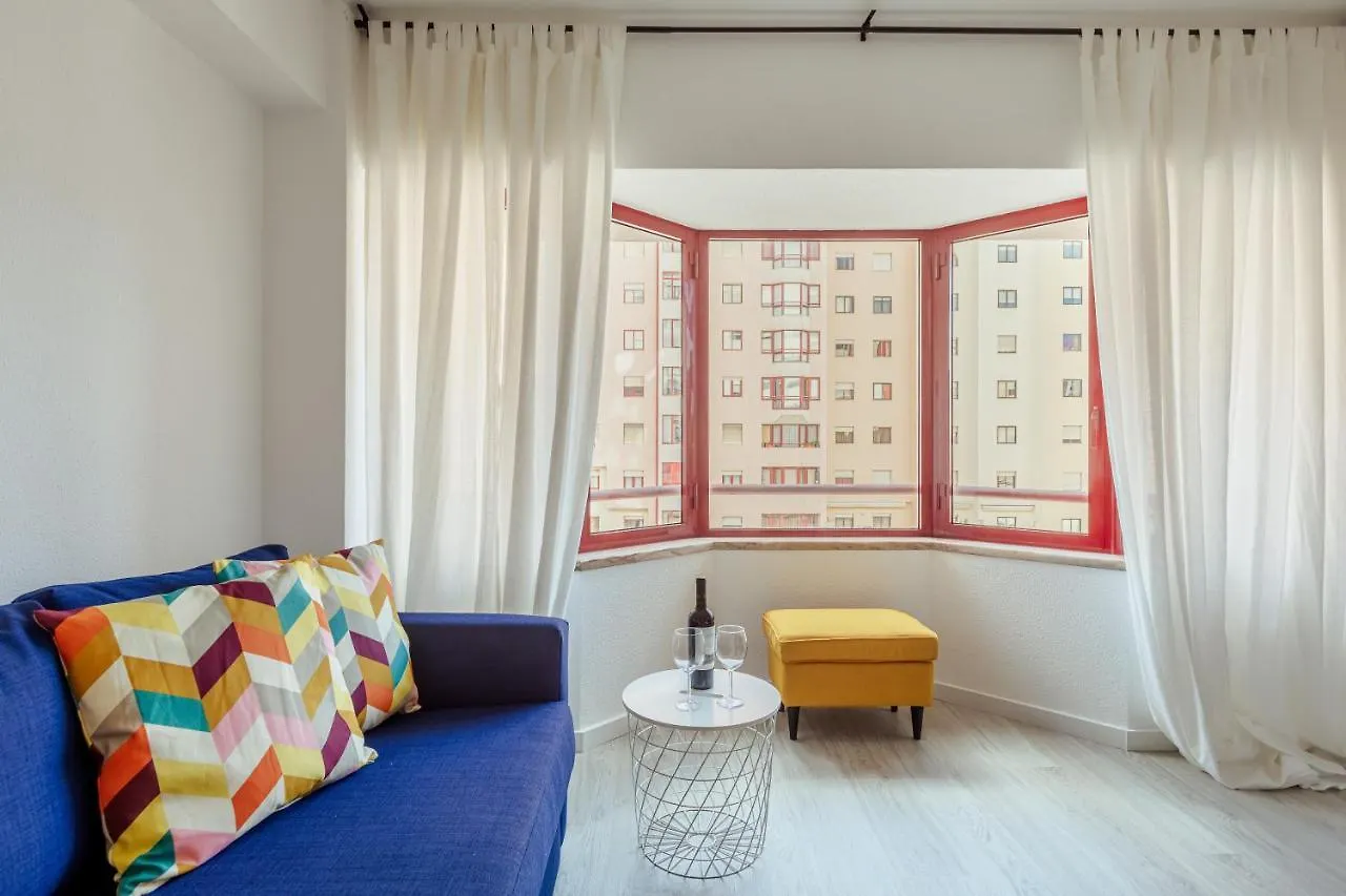 Elegant 3 Bedroom Apt - City Centre - Garage - Metro Lisboa Portugal
