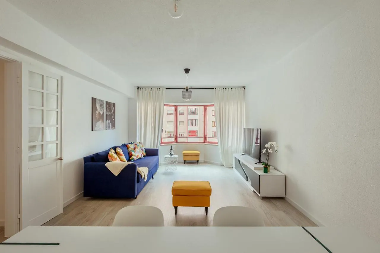 Elegant 3 Bedroom Apt - City Centre - Garage - Metro Lisbon 0*,